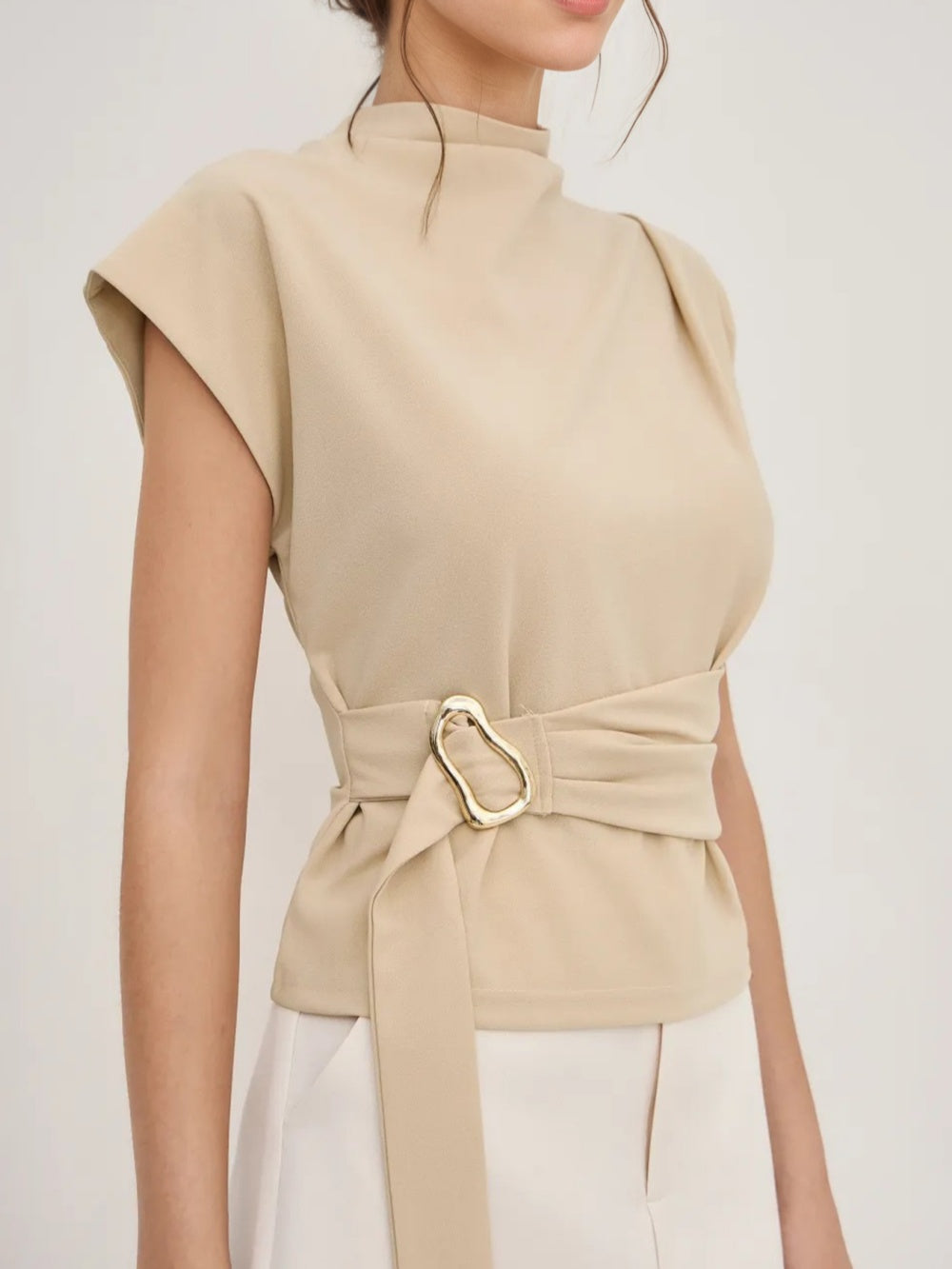 Half-high collar waist button top